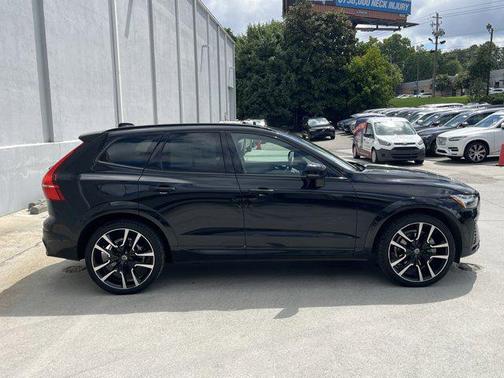 2023 Volvo XC60 B6 Ultimate Dark Theme