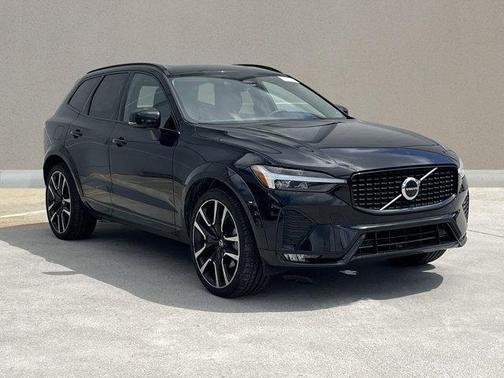 2023 Volvo XC60 B6 Ultimate Dark Theme