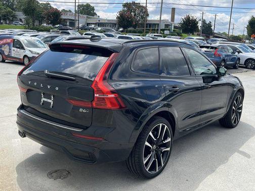 2023 Volvo XC60 B6 Ultimate Dark Theme