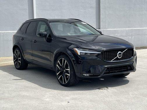 2023 Volvo XC60 B6 Ultimate Dark Theme