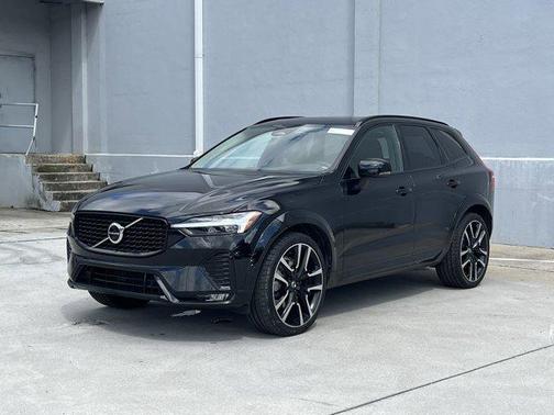 2023 Volvo XC60 B6 Ultimate Dark Theme