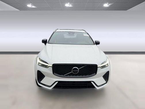 Crystal White Metallic 2026 Volvo XC60 Plug-In Hybrid T8 Polestar