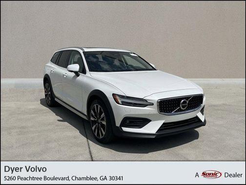 2024 Volvo V60 Cross Country B5 Ultimate