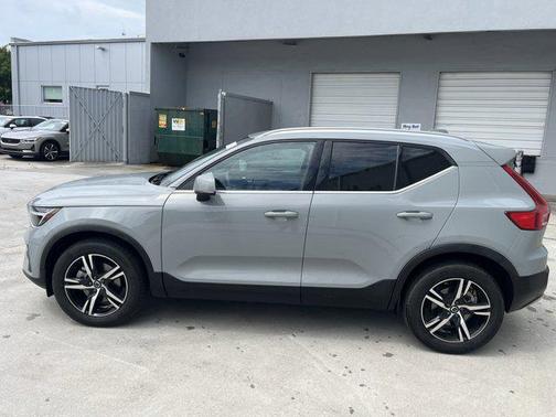 2024 Volvo XC40 B5 Core Bright Theme