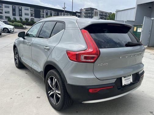 2024 Volvo XC40 B5 Core Bright Theme