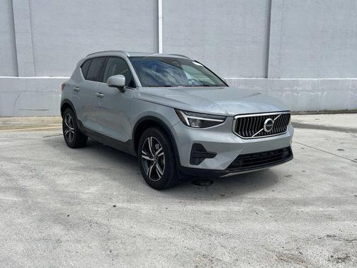 2024 Volvo XC40 B5 Core Bright Theme