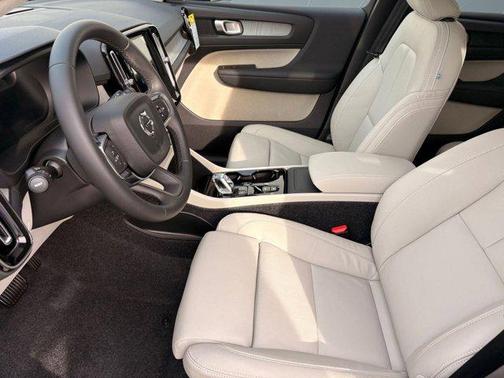 2026 Volvo XC40 B4 Plus