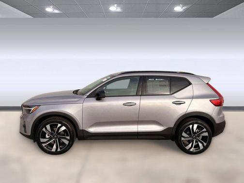 2026 Volvo XC40 B4 Plus