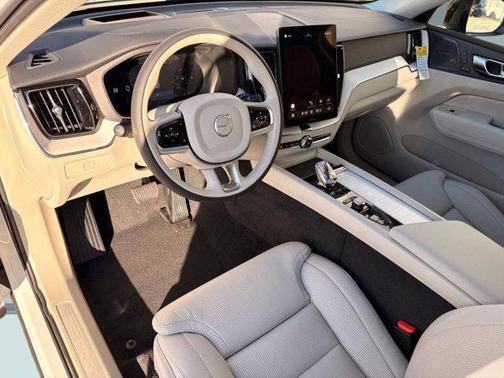 2026 Volvo XC60 B5 Ultra