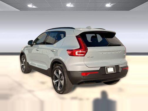 2026 Volvo XC40 Plus, B5 AWD Gas (mild hybrid), Dark