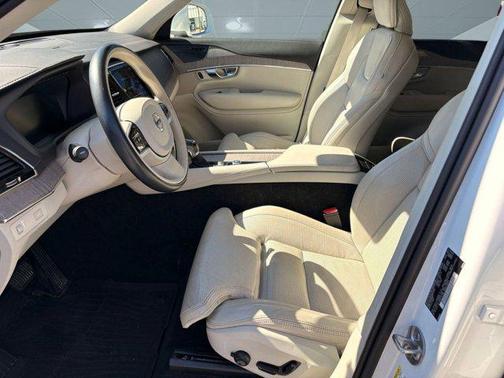 2022 Volvo XC90 T6 Inscription