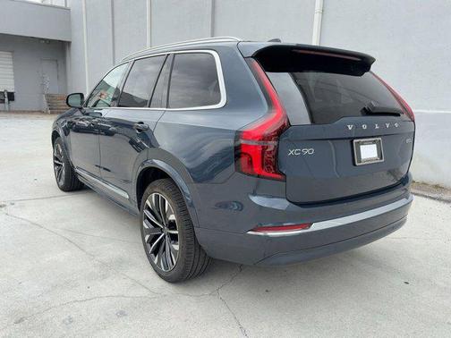 2025 Volvo XC90 B5 Plus 7-Seater
