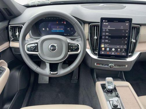 2025 Volvo XC90 B5 Plus 7-Seater