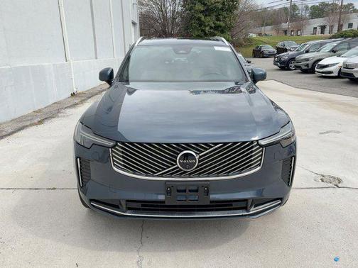 2025 Volvo XC90 B5 Plus 7-Seater