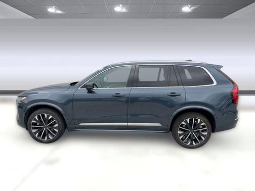 2025 Volvo XC90 B5 Plus 7-Seater