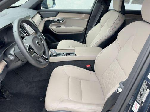 2025 Volvo XC90 B5 Plus 7-Seater