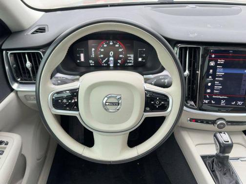 2019 Volvo S60 T5 Momentum