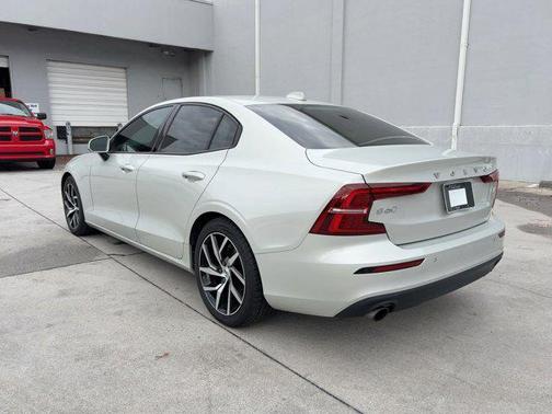 2019 Volvo S60 T5 Momentum