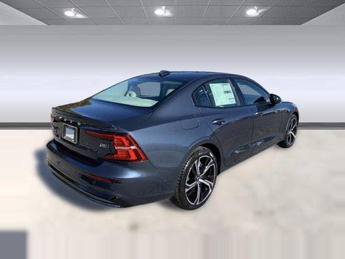 2024 Volvo S60 B5 Plus Dark Theme