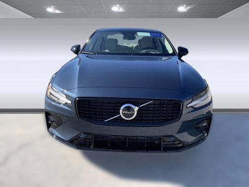 2024 Volvo S60 B5 Plus Dark Theme
