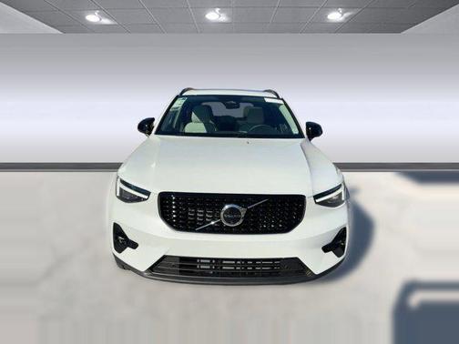 2026 Volvo XC40 Plus, B5 AWD Gas (mild hybrid), Dark