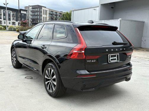 2025 Volvo XC60 B5 Core
