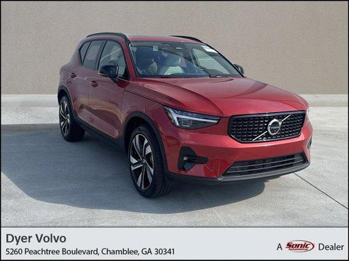 2025 Volvo XC40 B5 Ultra Dark Theme