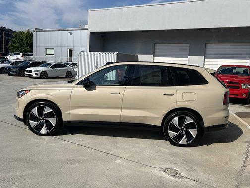 2025 Volvo EX90 Twin Motor Performance Ultra 6-Seater