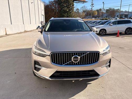 2023 Volvo XC60 B5 Ultimate Bright Theme