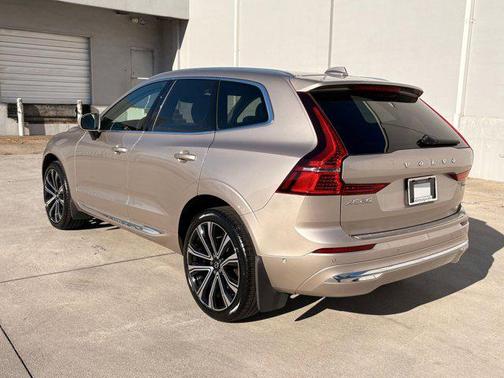 2023 Volvo XC60 B5 Ultimate Bright Theme