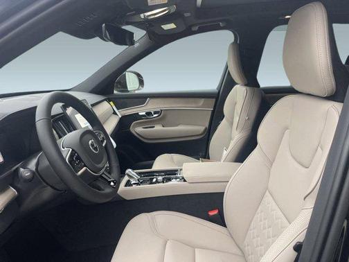 2025 Volvo XC90 B6 Core