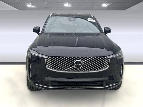 2025 Volvo XC90 B6 Core