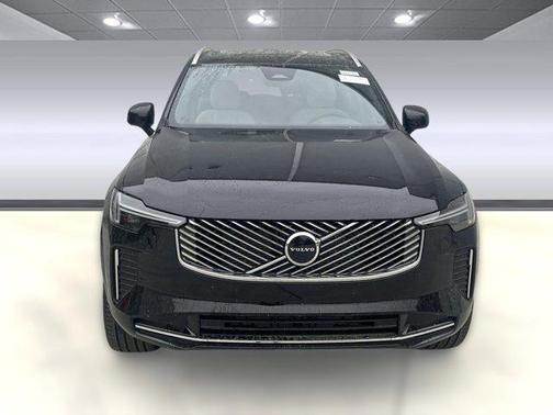 2025 Volvo XC90 B6 Core