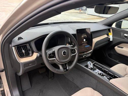 2026 Volvo XC60 B5 Plus
