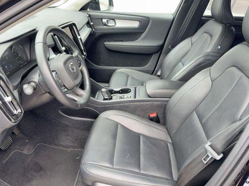 2021 Volvo XC40 T5 Momentum