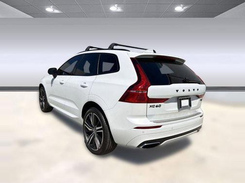 Crystal White Metallic 2020 Volvo XC60 T5 R-Design