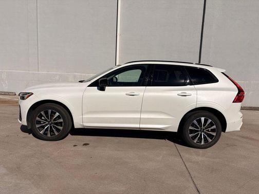 2025 Volvo XC60 B5 Plus