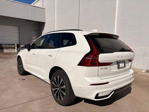 2025 Volvo XC60 B5 Plus