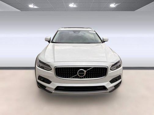 2025 Volvo V90 Cross Country B6 Plus