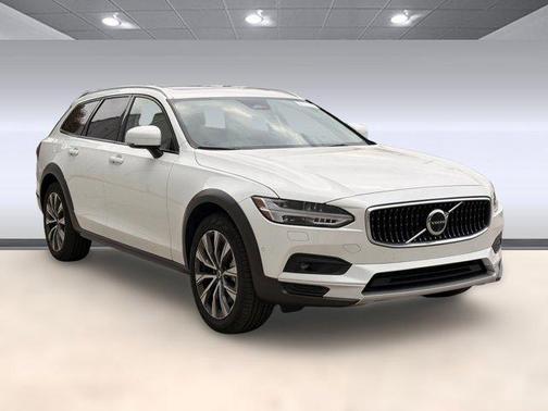 2025 Volvo V90 Cross Country B6 Plus