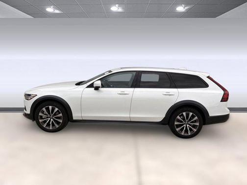 2025 Volvo V90 Cross Country B6 Plus