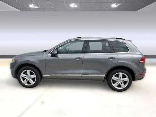 Gray 2014 Volkswagen Touareg X