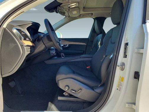 2024 Volvo XC90 Recharge Plug-In Hybrid T8 Plus Bright Theme 7-Seater