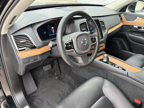 Onyx Black Metallic 2023 Volvo XC90 B6 Plus 7-Seater