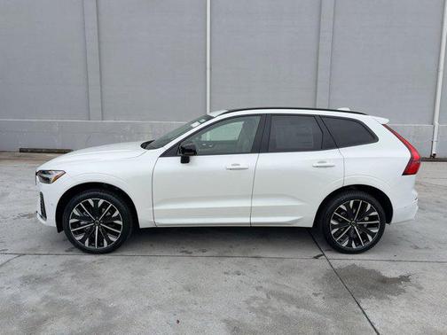 2026 Volvo XC60 B5 Ultra