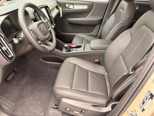 2026 Volvo XC40 B4 Core