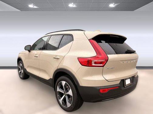 2026 Volvo XC40 B4 Core