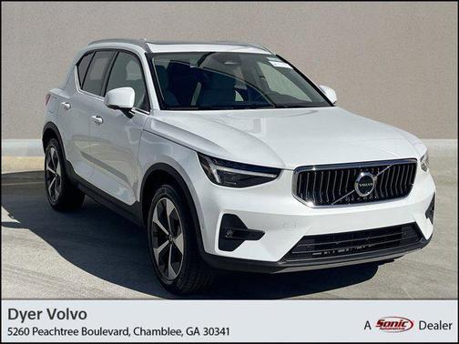 2025 Volvo XC40 B5 Plus Bright Theme