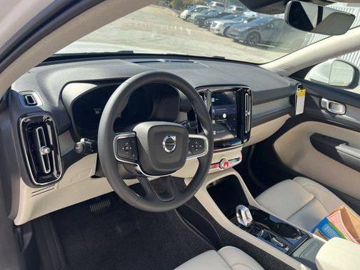 2025 Volvo XC40 B5 Plus Bright Theme