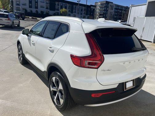 2025 Volvo XC40 B5 Plus Bright Theme